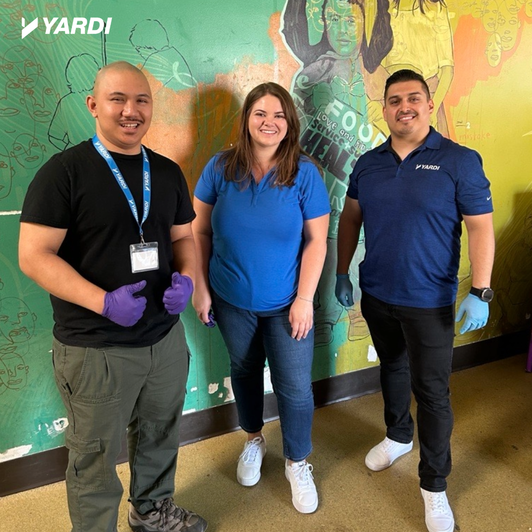 Santa Ana Team Yardi Volunteers Share Ourselves